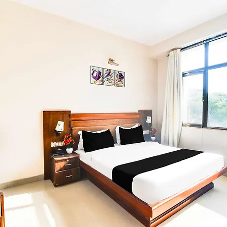 Townhouse Oak Malviya Nagar Fortis Hospital
